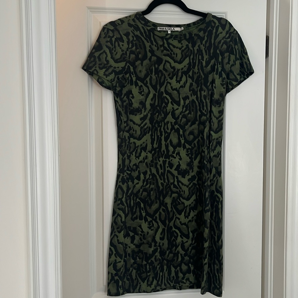 Green snake print fitted dress